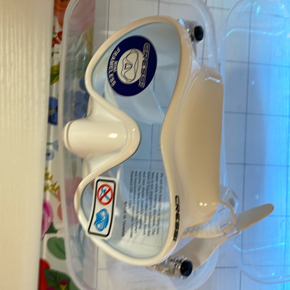 COPY - Diving/scuba mask.